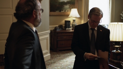 HOMELAND_-_E3X10_A_RED_WHEEL_BARROW_255.jpg