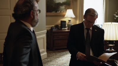 HOMELAND_-_E3X10_A_RED_WHEEL_BARROW_257.jpg
