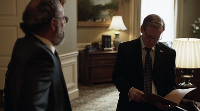 HOMELAND_-_E3X10_A_RED_WHEEL_BARROW_258.jpg