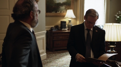 HOMELAND_-_E3X10_A_RED_WHEEL_BARROW_262.jpg