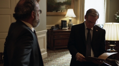 HOMELAND_-_E3X10_A_RED_WHEEL_BARROW_264.jpg