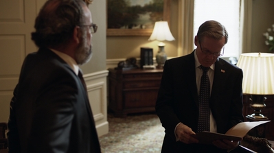 HOMELAND_-_E3X10_A_RED_WHEEL_BARROW_266.jpg