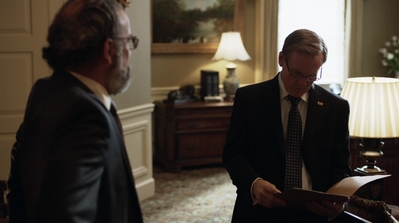 HOMELAND_-_E3X10_A_RED_WHEEL_BARROW_270.jpg