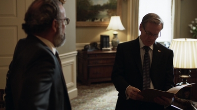 HOMELAND_-_E3X10_A_RED_WHEEL_BARROW_271.jpg