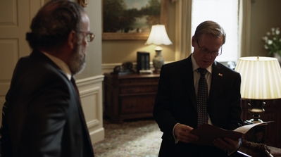 HOMELAND_-_E3X10_A_RED_WHEEL_BARROW_277.jpg