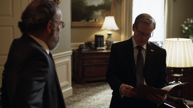 HOMELAND_-_E3X10_A_RED_WHEEL_BARROW_278.jpg