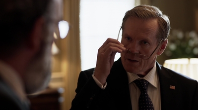 HOMELAND_-_E3X10_A_RED_WHEEL_BARROW_297.jpg